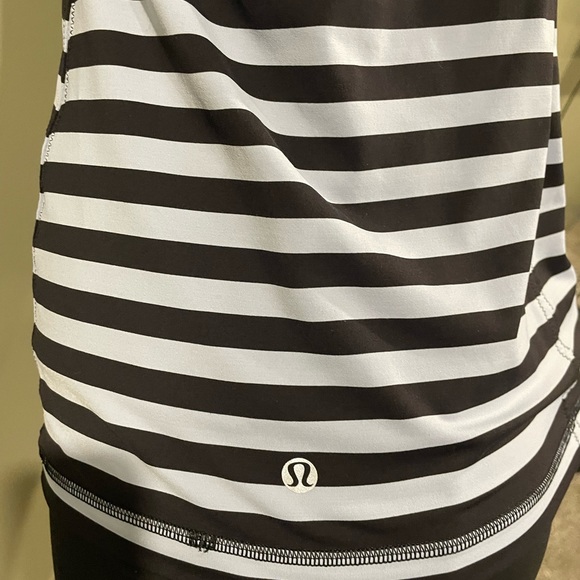 Lululemon / light purple/dark purple criss cross tank top size 8 - Picture 4 of 7